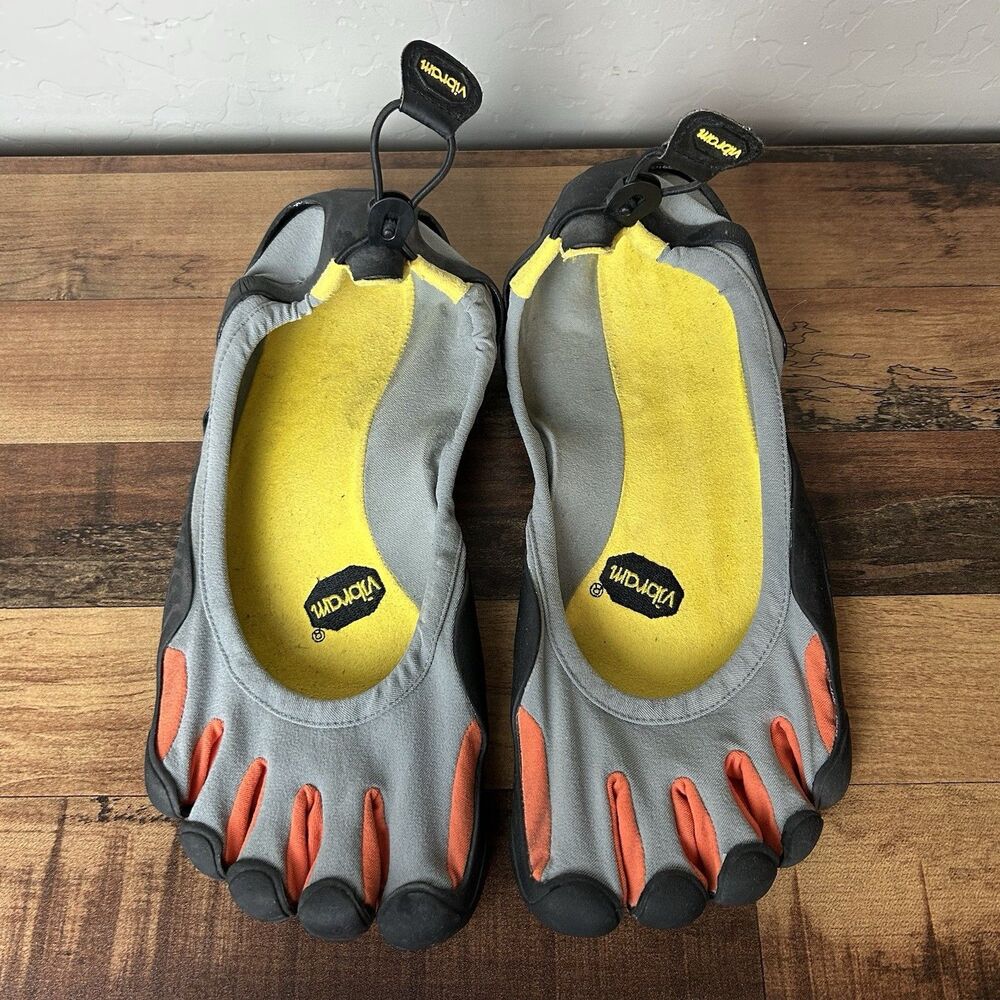 Vibram FiveFingers Toe Shoes Black Mens Size 44 / US 11 Outdoor Slip On